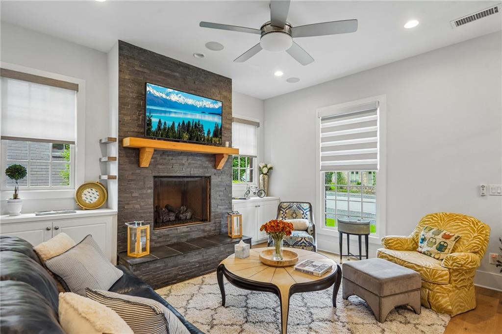 190 3rd Street Property Photo 4