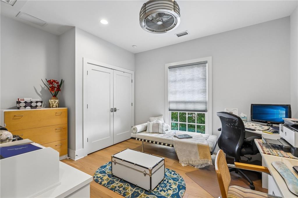 190 3rd Street Property Photo 25