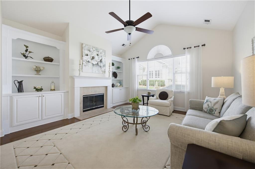 2711 Grapevine Circle Property Photo 4