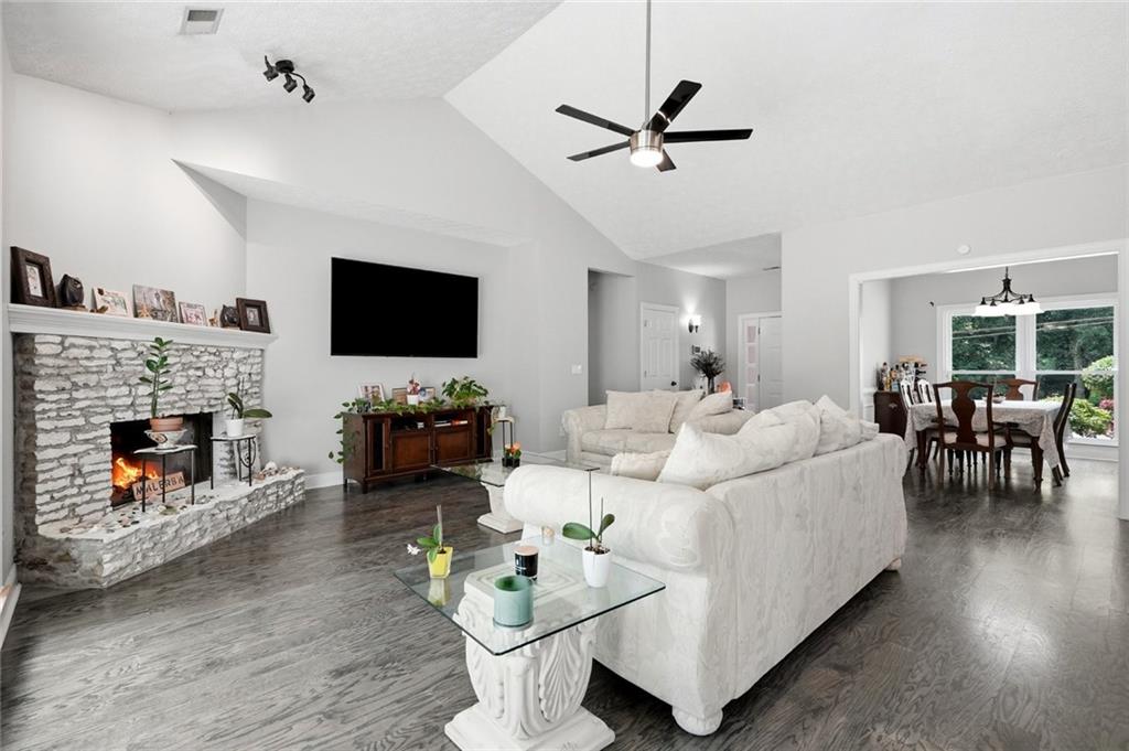 5804 County Court Property Photo 8