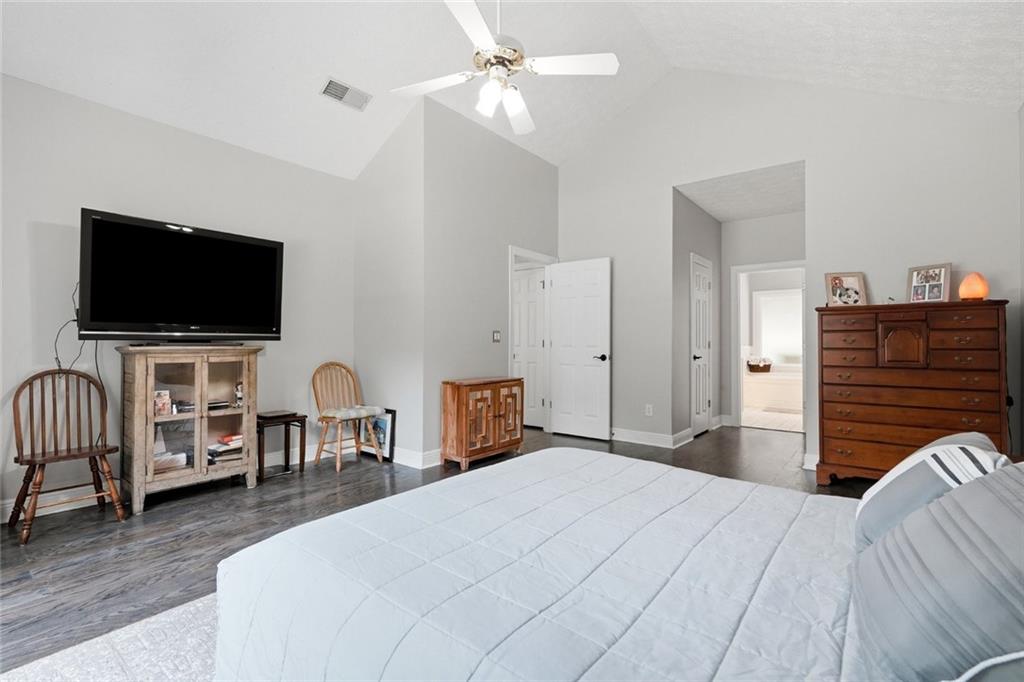5804 County Court Property Photo 18