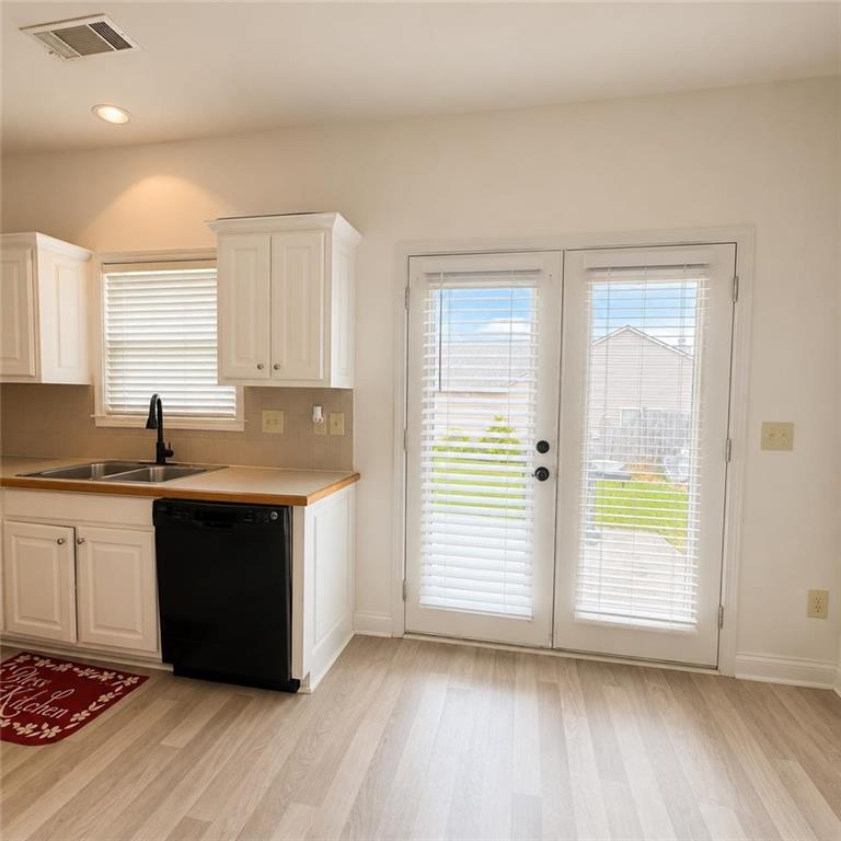 1361 Yorkshire Drive Property Photo 9