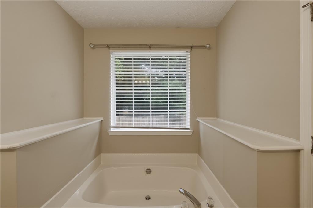 1014 Maple Leaf Ridge Property Photo 24