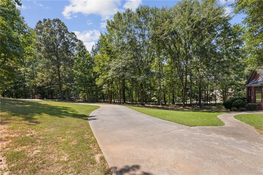 35 Cornish Trace Drive Property Photo 5