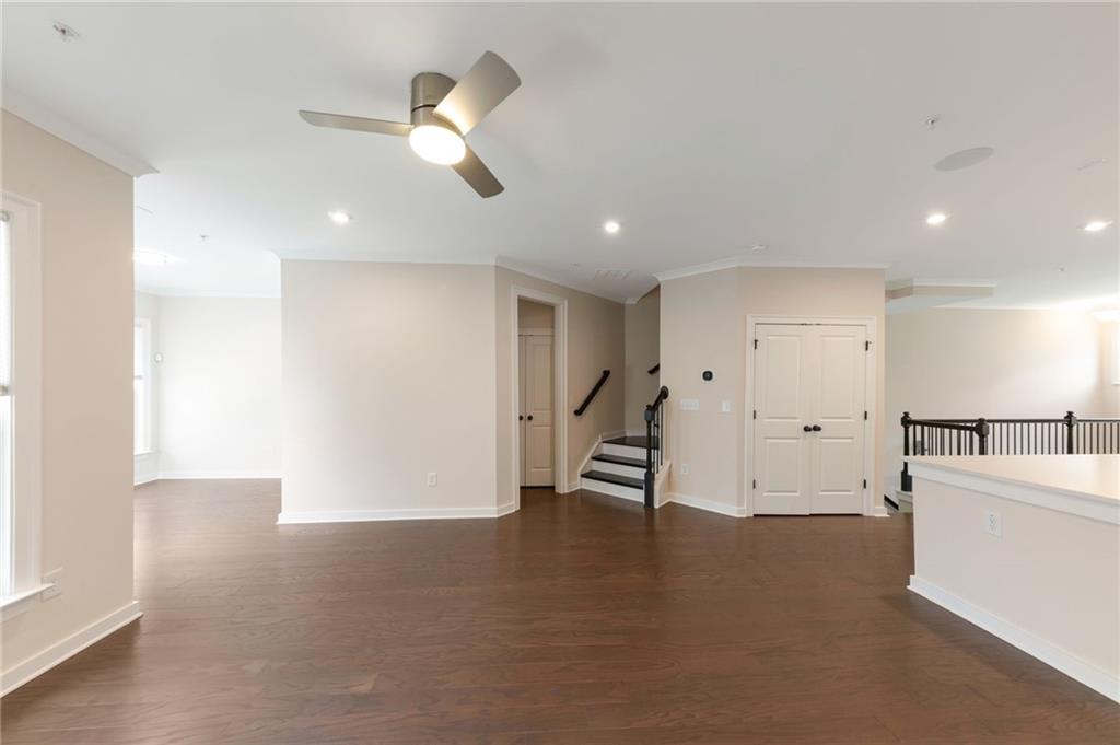 2130 Holtz Lane Property Photo 19
