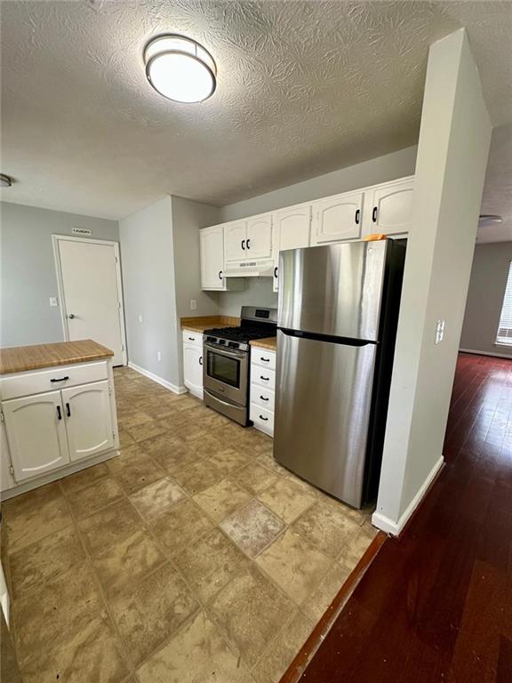824 Greenhedge Drive Property Photo 3