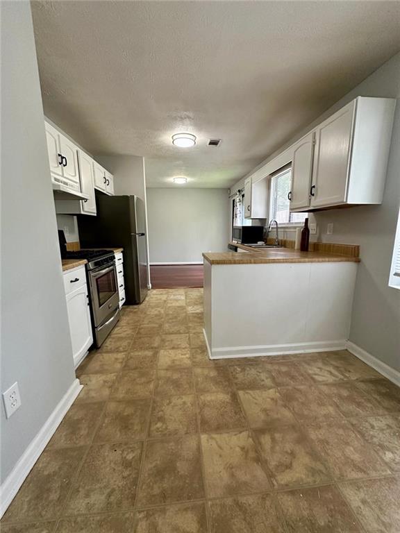 824 Greenhedge Drive Property Photo 4