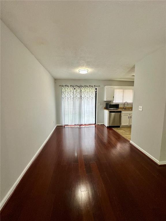 824 Greenhedge Drive Property Photo 8