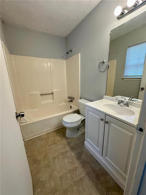 824 Greenhedge Drive Property Photo 16