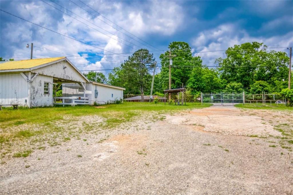 1320 E Church Street E Property Photo 11