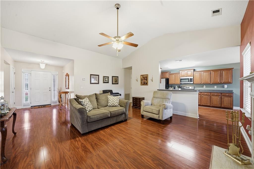 4901 Summersun Drive Property Photo 4