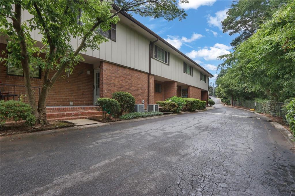 2524 Bradford Square Ne Property Photo 1
