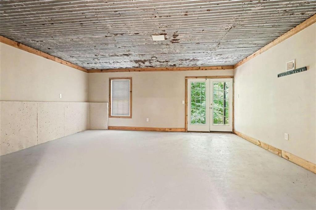 2075 Heatherton Road Property Photo 21