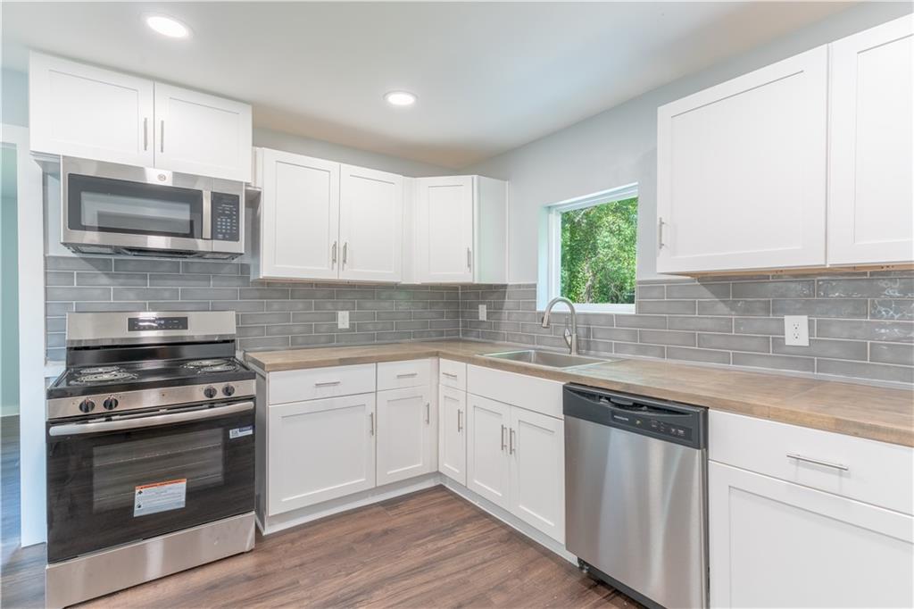 808 Davis Street Property Photo 11