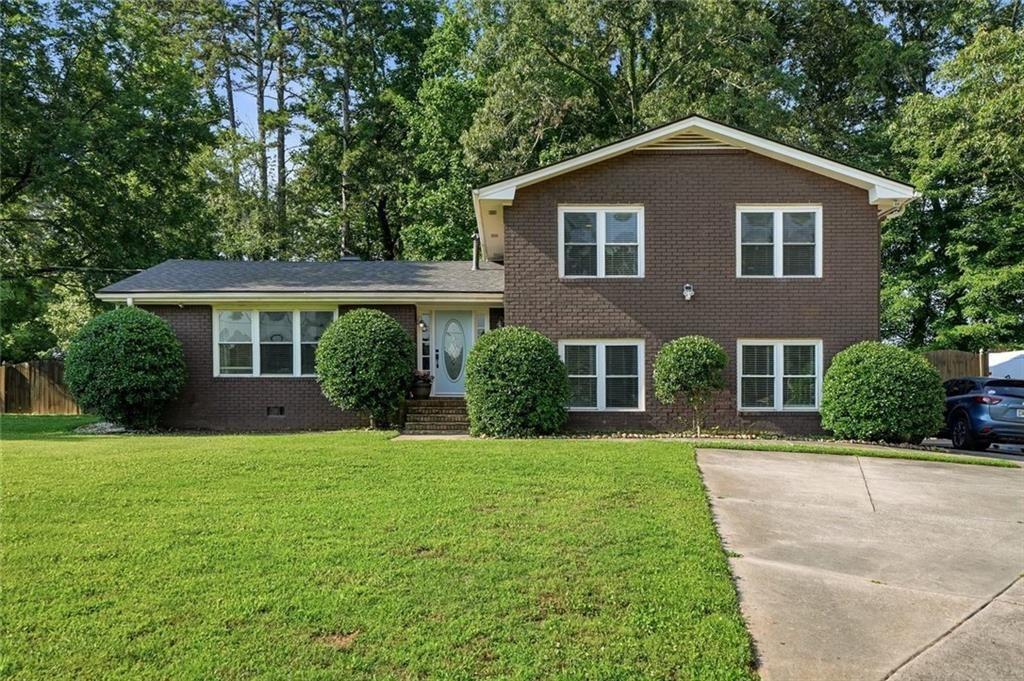 2725 Spring Drive Property Photo 1