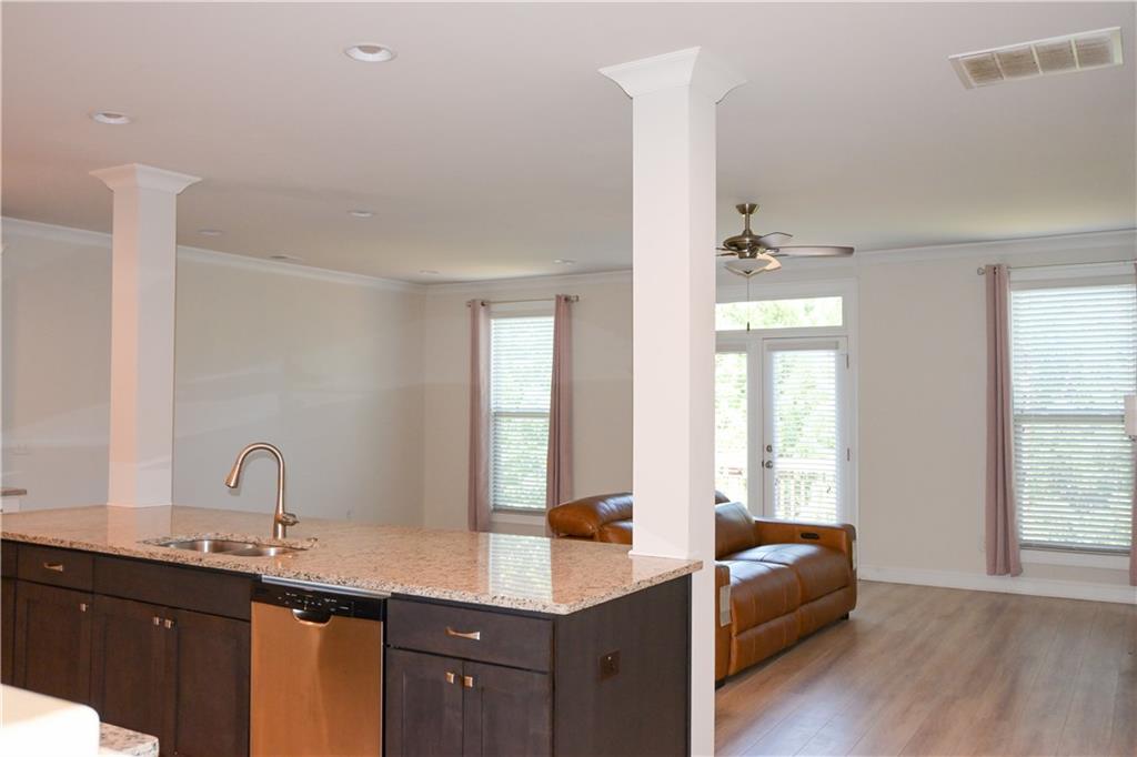 1758 Glenview Park Circle Ne Property Photo 9
