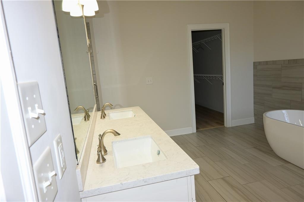 1758 Glenview Park Circle Ne Property Photo 18