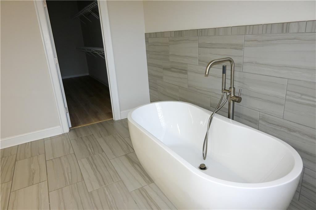 1758 Glenview Park Circle Ne Property Photo 19