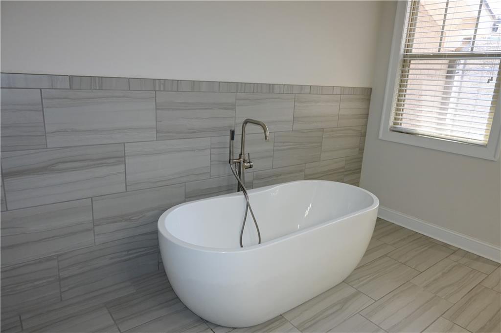 1758 Glenview Park Circle Ne Property Photo 22