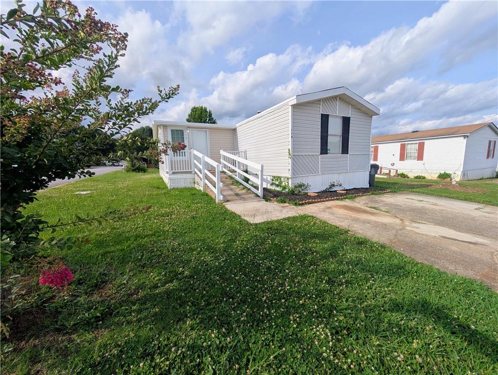 119 Seabreeze Drive Property Photo 1