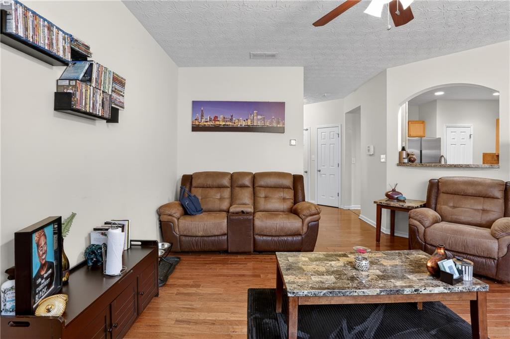 5556 Cascade Run Property Photo 8