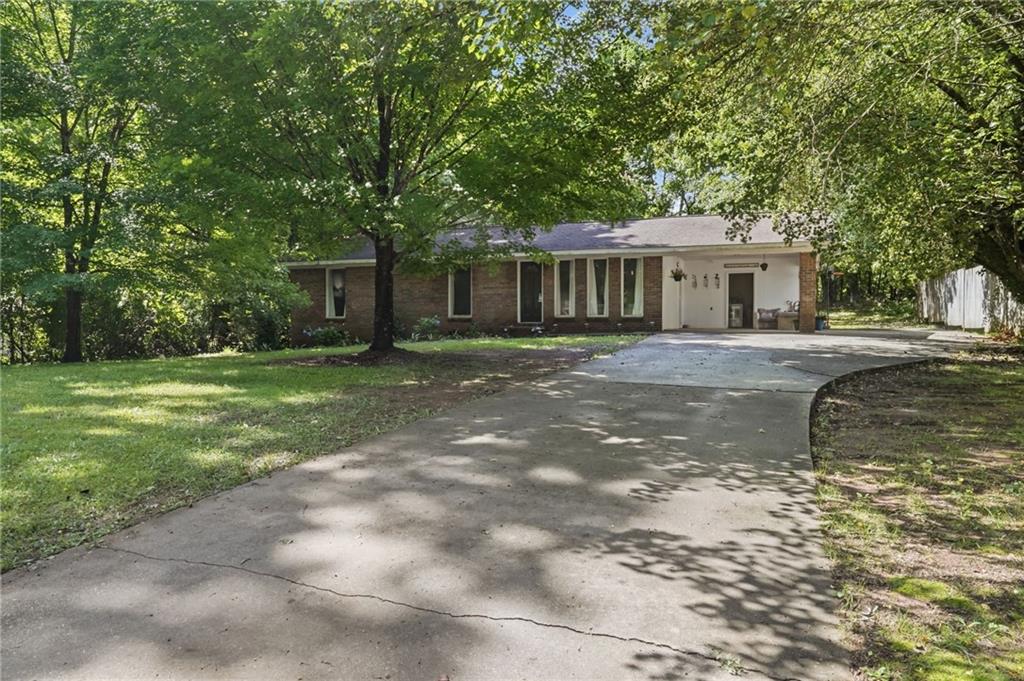 200 Ridgewood Drive Property Photo 1