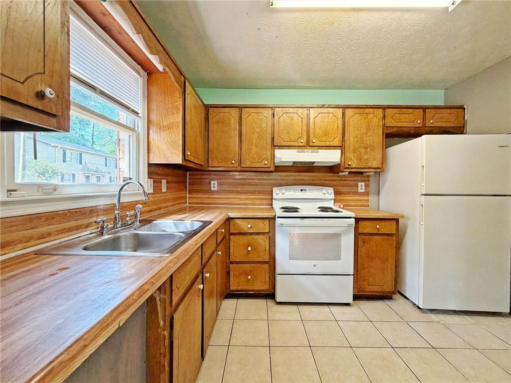 935 Six Oaks Circle Unit B Property Photo 8