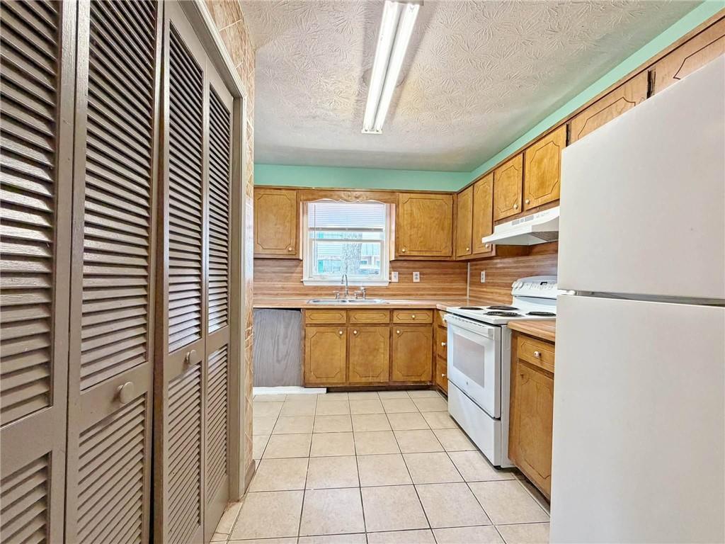 935 Six Oaks Circle Unit B Property Photo 11