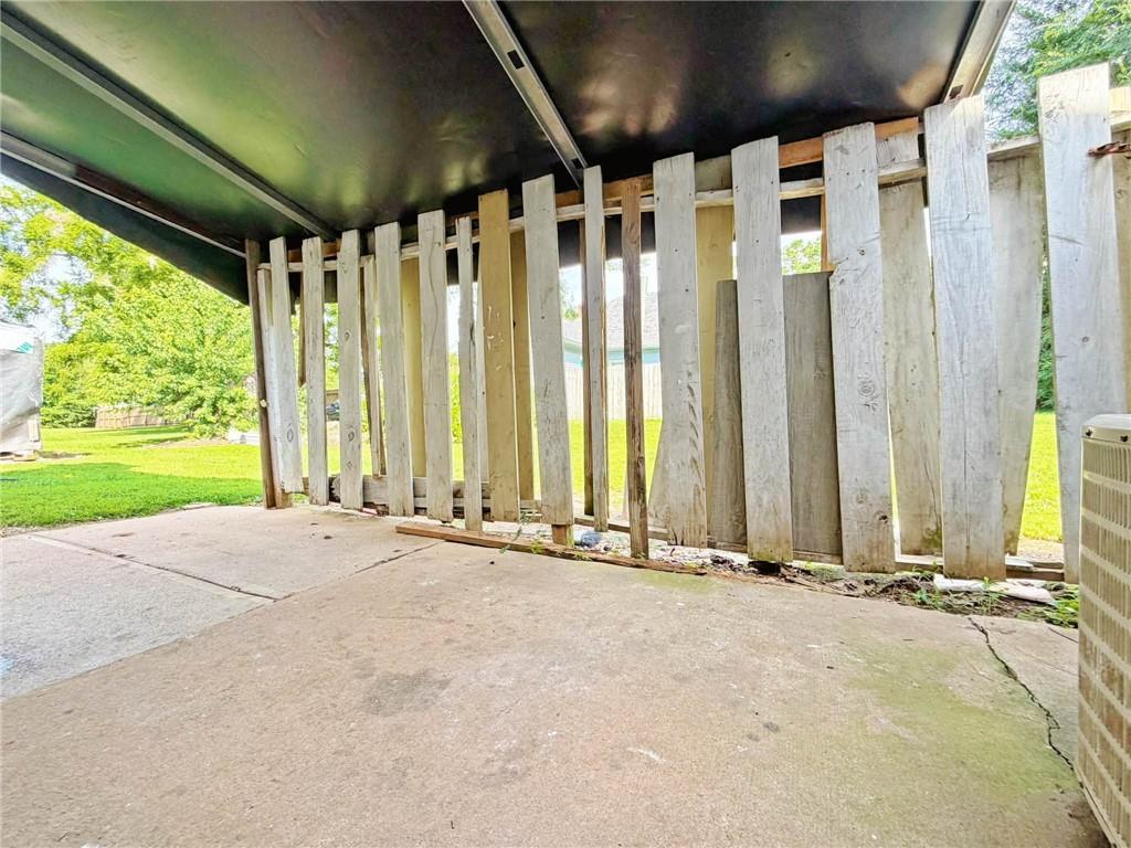 935 Six Oaks Circle Unit B Property Photo 18