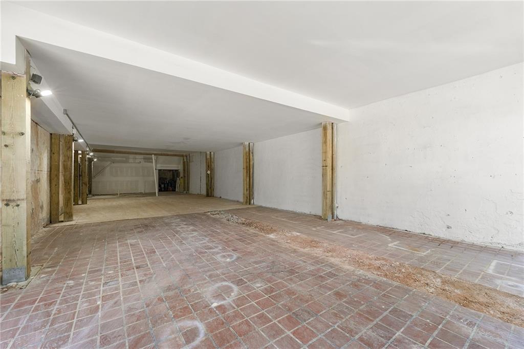 929 Main Street Property Photo 5