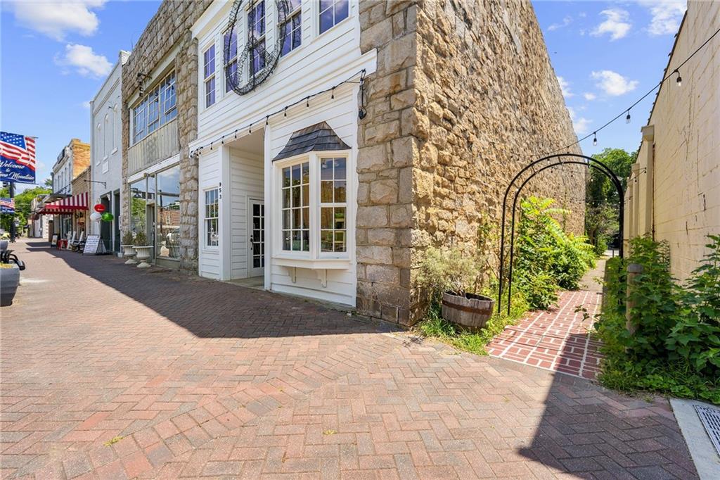 929 Main Street Property Photo 16