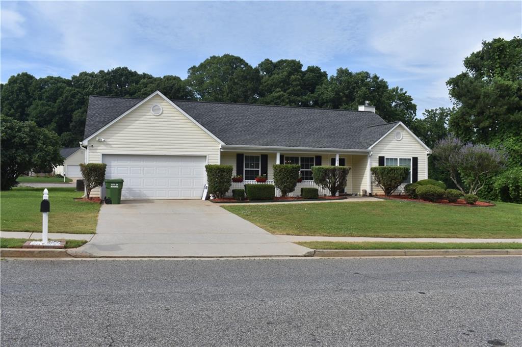 904 Meadow Walk Drive Property Photo 2