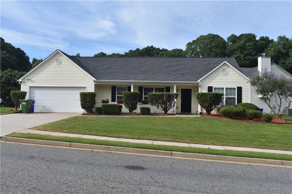 904 Meadow Walk Drive Property Photo 3
