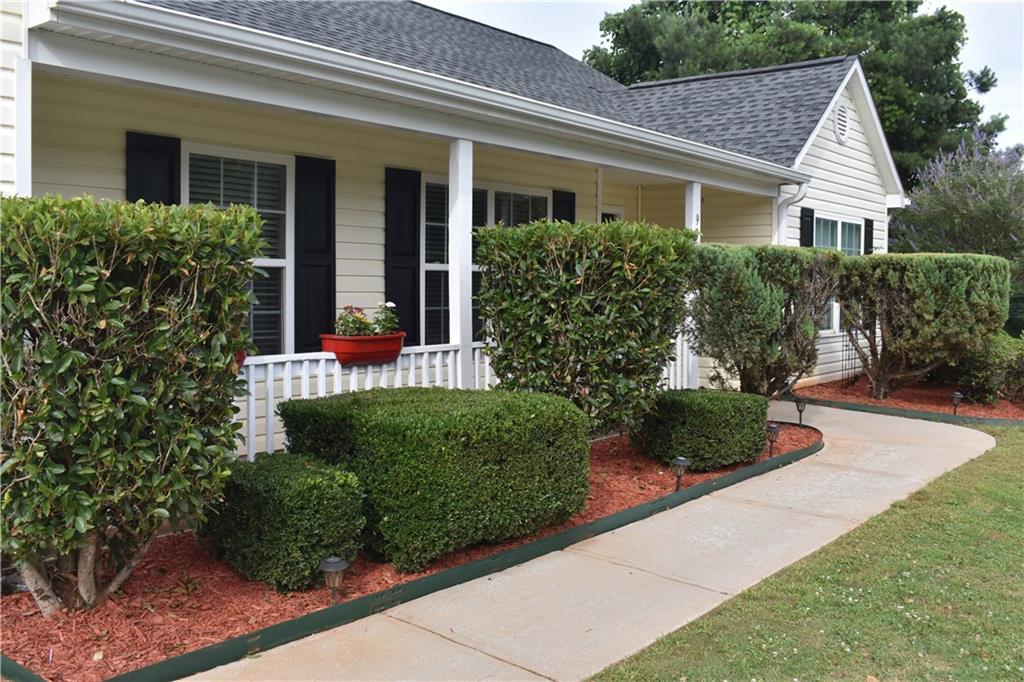 904 Meadow Walk Drive Property Photo 4