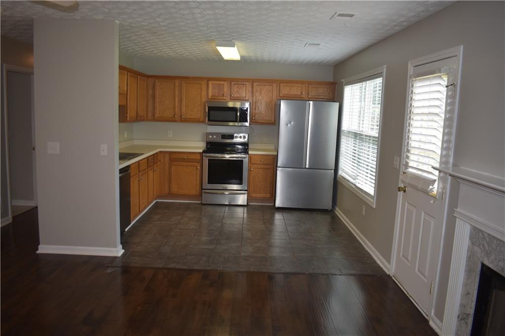 904 Meadow Walk Drive Property Photo 9