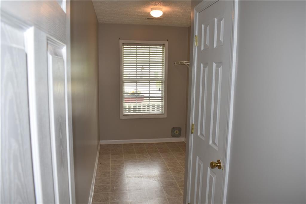904 Meadow Walk Drive Property Photo 16