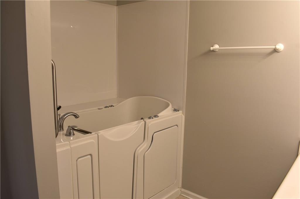 904 Meadow Walk Drive Property Photo 23