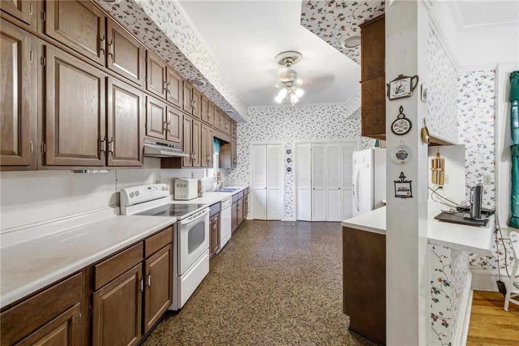 121 W Candler Street Property Photo 13