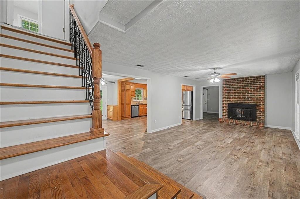 403 S Sequoyah Circle Ne Property Photo 3