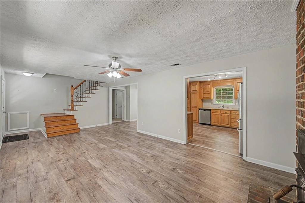 403 S Sequoyah Circle Ne Property Photo 4