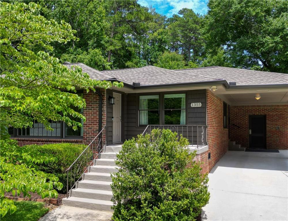 1355 Amanda Circle Property Photo 2
