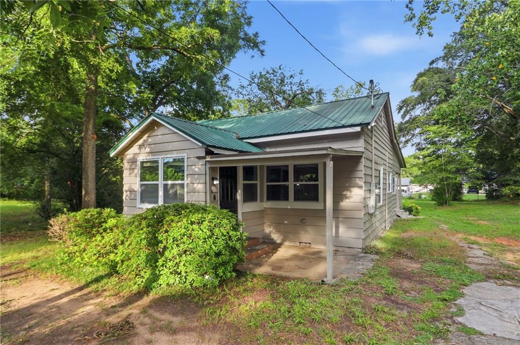 242 N Dogwood Avenue