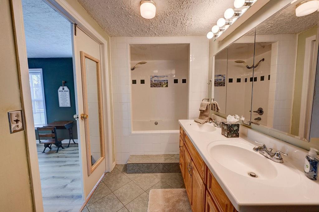 960 Mcentyre Loop Se Property Photo 23