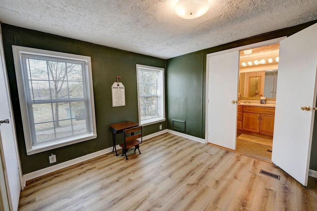 960 Mcentyre Loop Se Property Photo 28