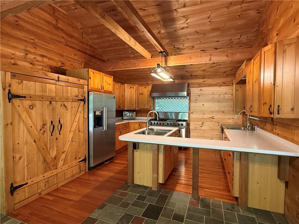 2405 Mountain Road Property Photo 4