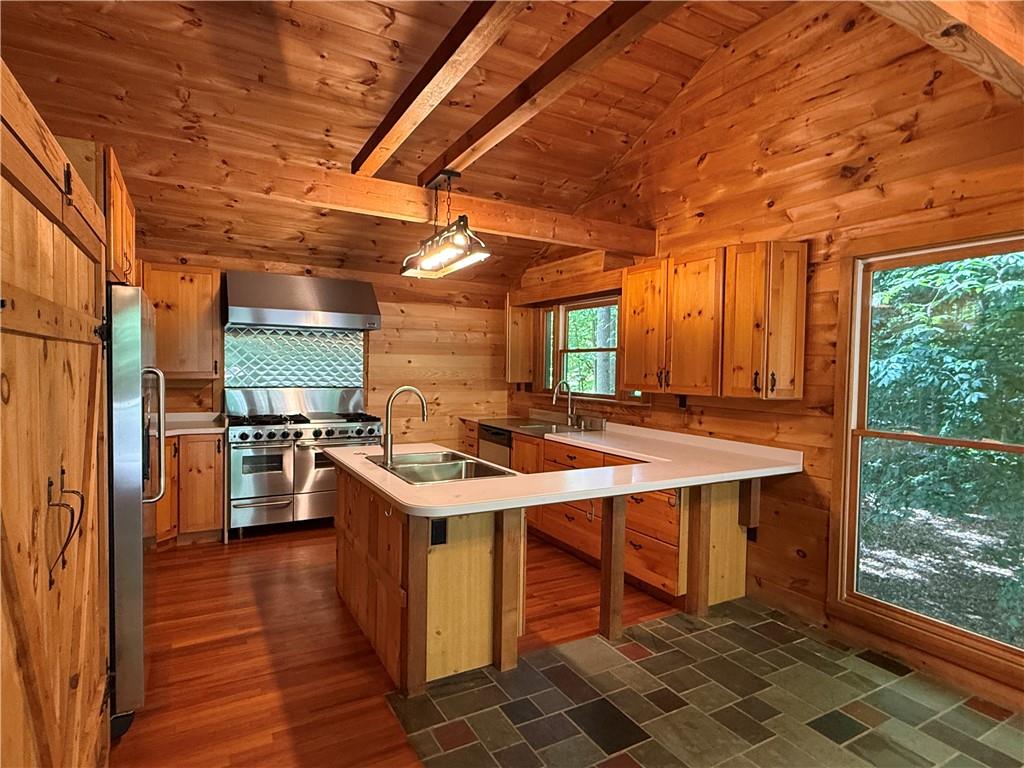 2405 Mountain Road Property Photo 5