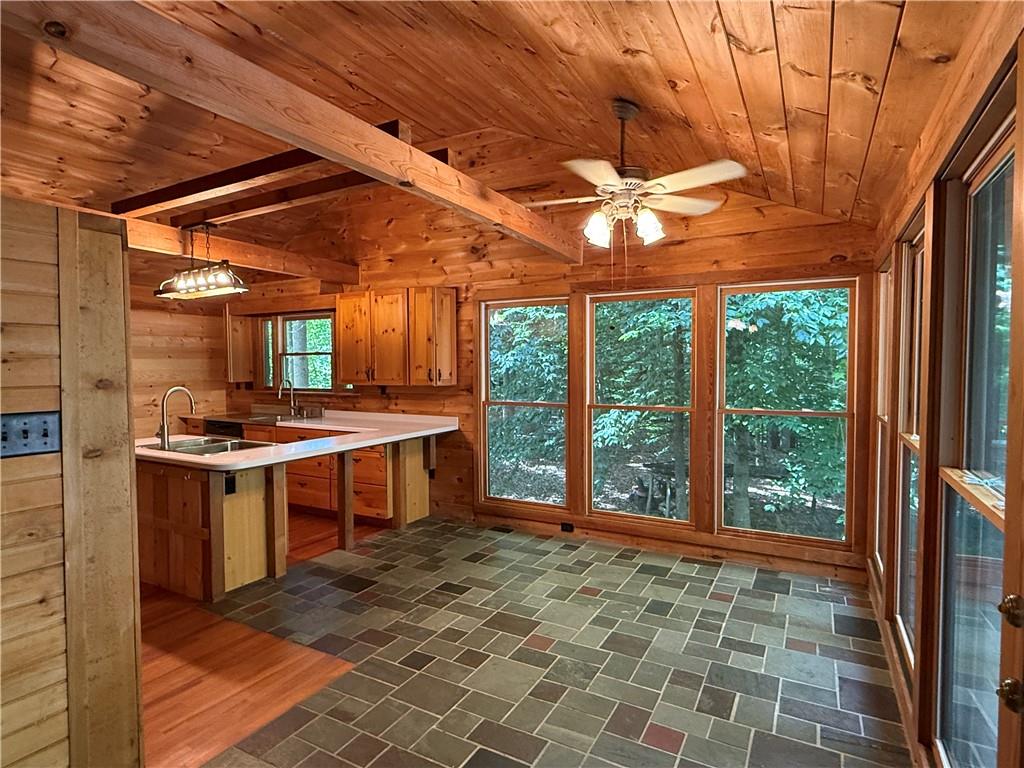 2405 Mountain Road Property Photo 6