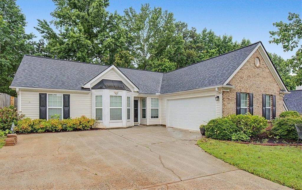 221 Mount Laurel Drive Property Photo 1