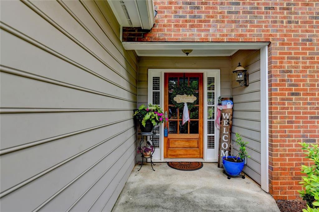 719 Flowers Crossing Property Photo 2