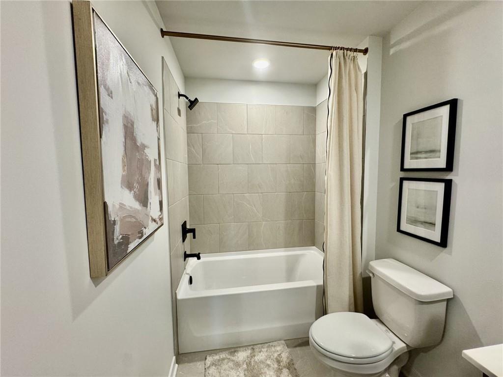 8540 Oak Hollow Way Property Photo 24